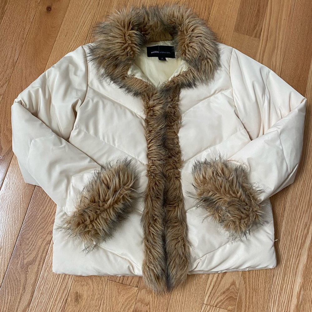 ❄️Moda International (M) Light Yellow Down Coat❄️